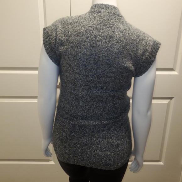 Exhilaration grey vneck sweater vest size small - Picture 10 of 11